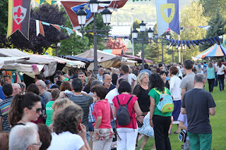 El mercado medieval lleva a miles de personas a las fiestas de Arteagabeitia Zuazo