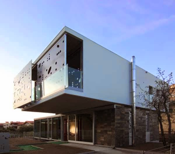  MODERN  AND INNOVATIVE HOME  DESIGN  COMBINES CONTEMPORARY  