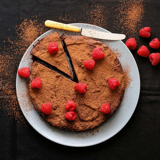 Flourless chocolate cake with raspberries