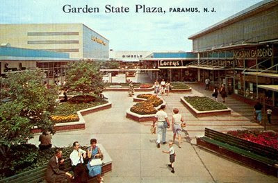 Garden State Plaza Stores on These Are Some Images Of The Garden State Plaza Shopping Mall Circa