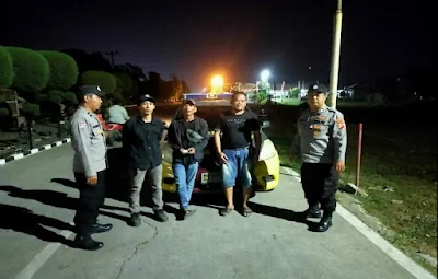 Patroli KRYD Ahir Pekan, Polsek Rengasdengklok Sambangi Warga Yang Sedang Nongkrong