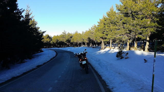 BMW F800GS. Trail Forever. Riding on the snow.