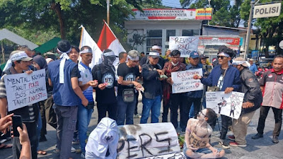 AKSI SOLIDARITAS JURNALIS TASIKMALAYA TOLAK RUU PENYIARAN