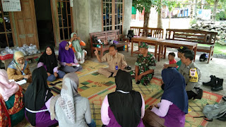 SAMBANG POSYANDU PADUKUHAN DONDONG BHABINKAMBTIBMAS KALURAHAN BENDUNGAN SAMPAIKAN PESAN KAMTIBMAS