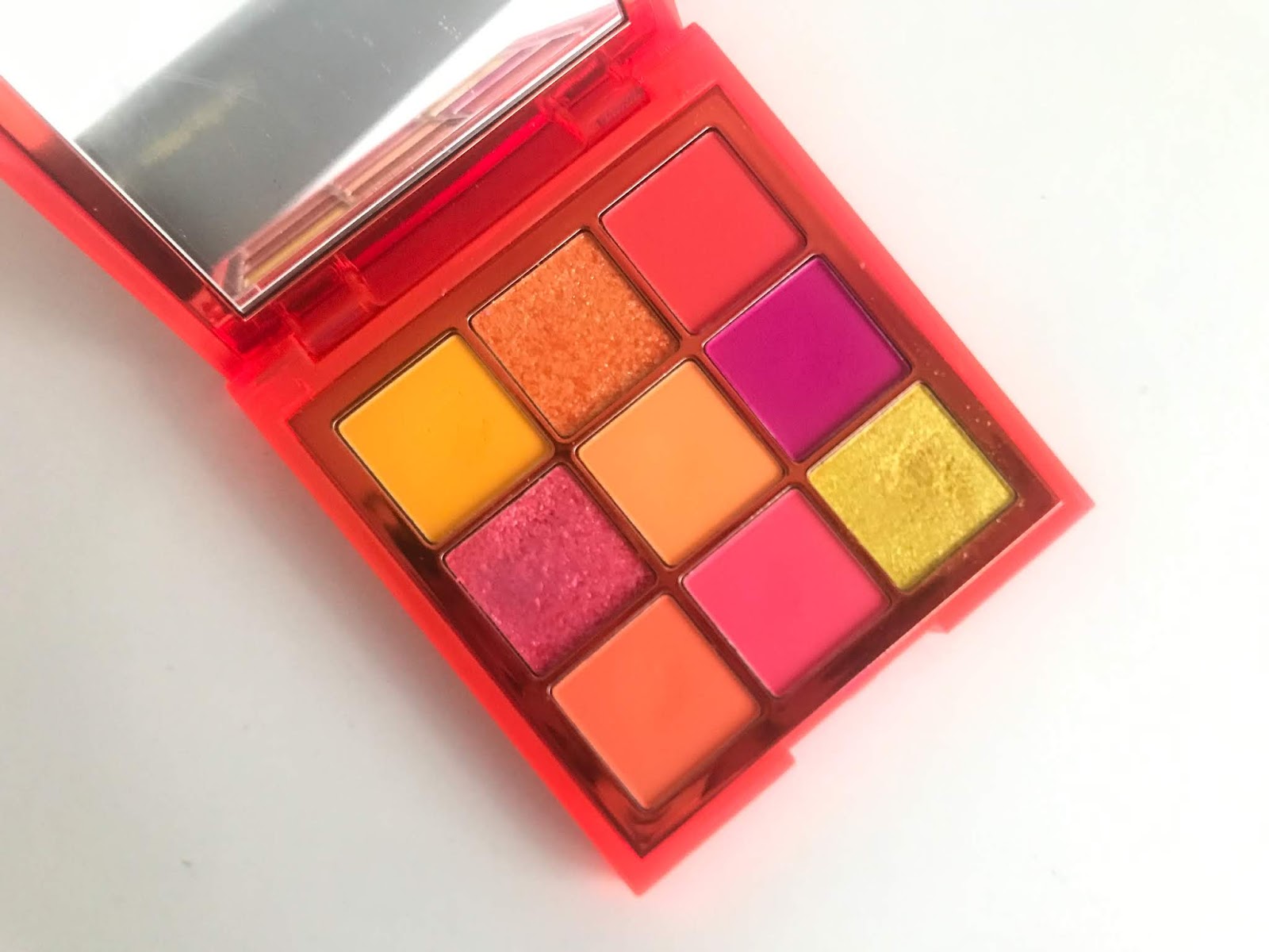 The inside 9 colours of the Huda Beauty Neon Orange Neon Obsessions palette.