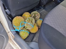 Beli durian lagi dan lagi..