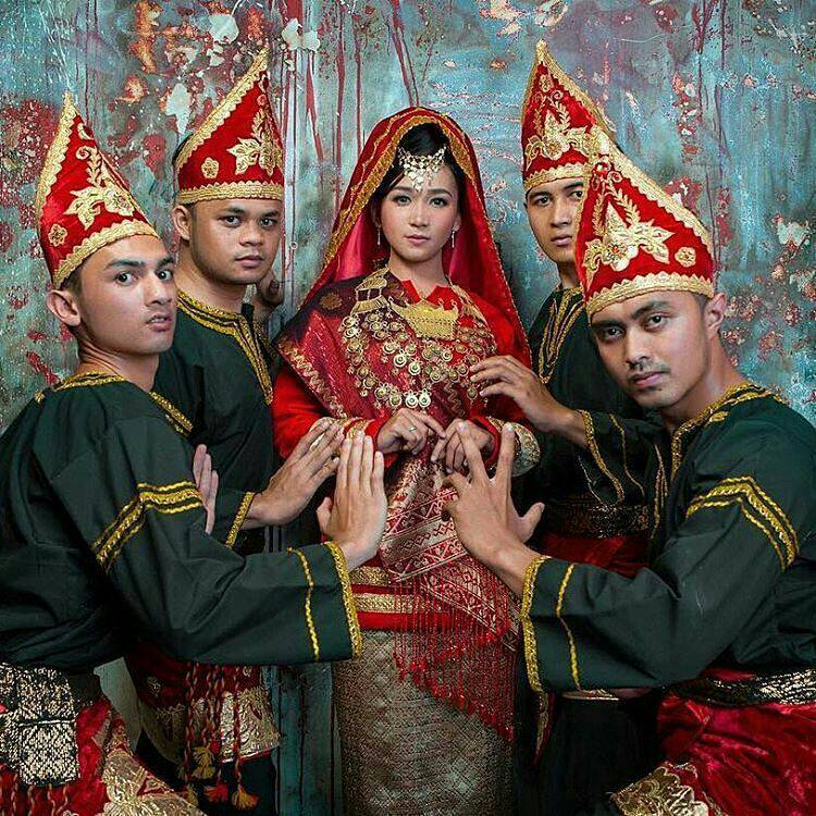 Sewa baju  Padang pengantin padang di  Jakarta hubungi 