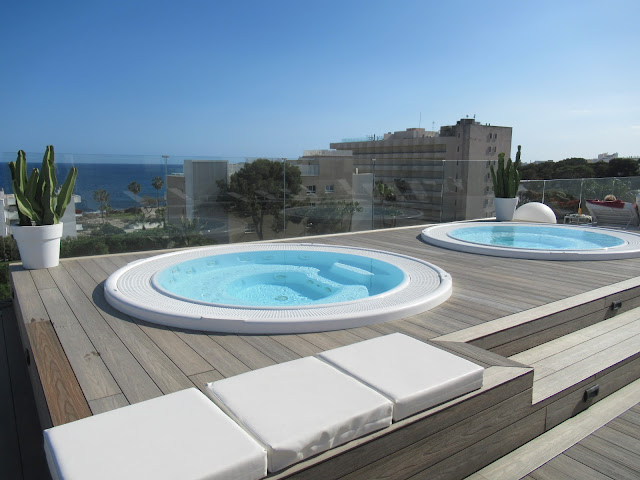 Dachterrasse Hotel Marins Playa mit Jacuzzis und traumhaftem Ausblick