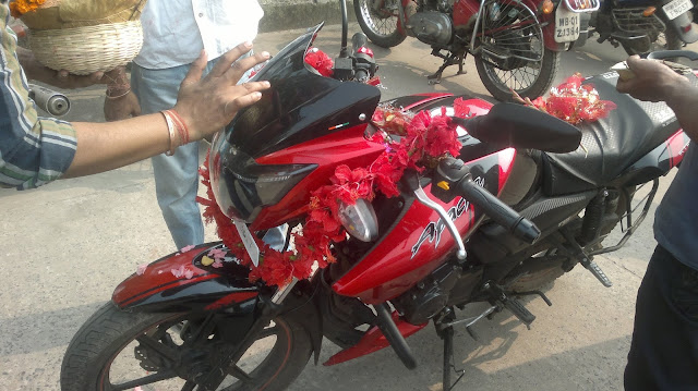 Bike Pooja Vahan Vahana Puja at Dakshineswar Kali temple Mandir kolkata