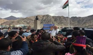 Modi government favors Jammu and Kashmir and Ladakh. The central government deposited four thousand rupees in the bank account of eight lakh families.