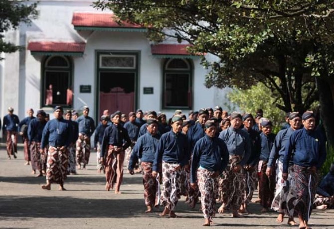 6 Baju  Adat  Yogyakarta TradisiKita