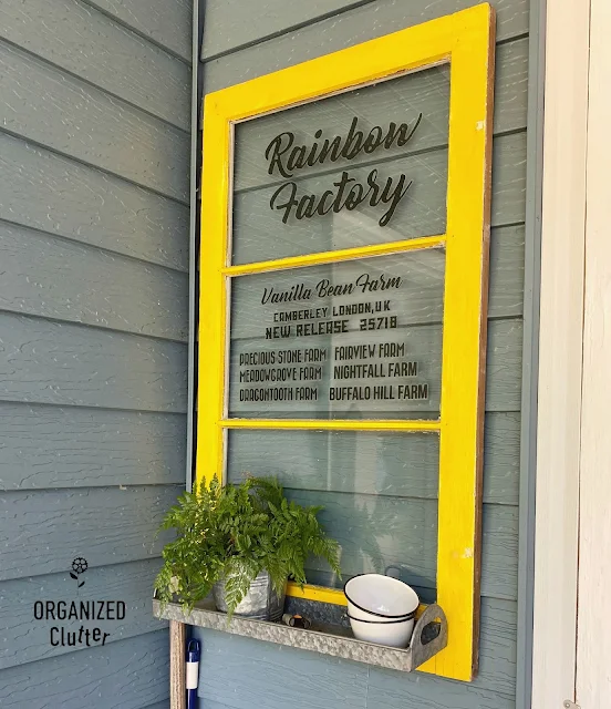 Simple and Rustic Covered Patio Decor #windowsign #upcycle #stencil #ferns #violets #oldsignstencils