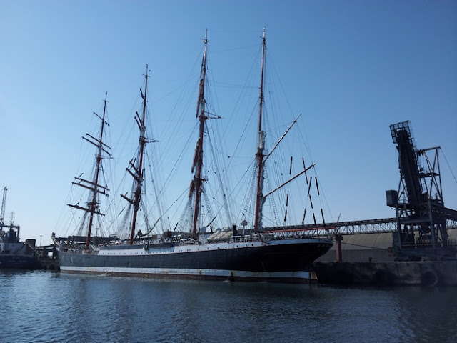 Sedov in Walvis Bay, Namibia | Барк Седов в Намибии