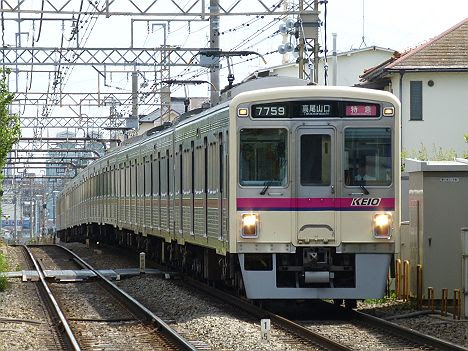 京王電鉄　特急高尾山口行き　7000系幕式(土日1本運行)