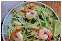 Thai Green Papaya Salad with shrimps