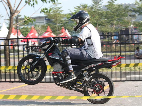 Pelajar Membuktikan Ketangguhan New Honda Sonic 150r