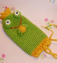 http://www.ravelry.com/patterns/library/frog-cozy