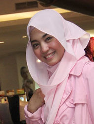 Hijab Cantik Ala Nuri Maulida : Busana Muslim Murah 