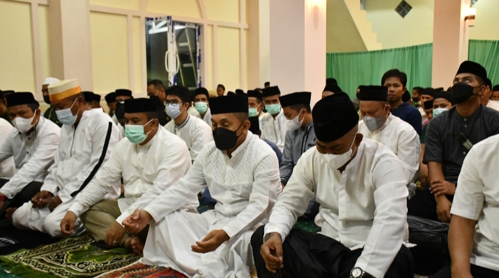 Hari Pertama Ramadhan, Pangdam Hasanuddin Sholat Tarawih Di Masjid Nurul Hayati Bontomarannu