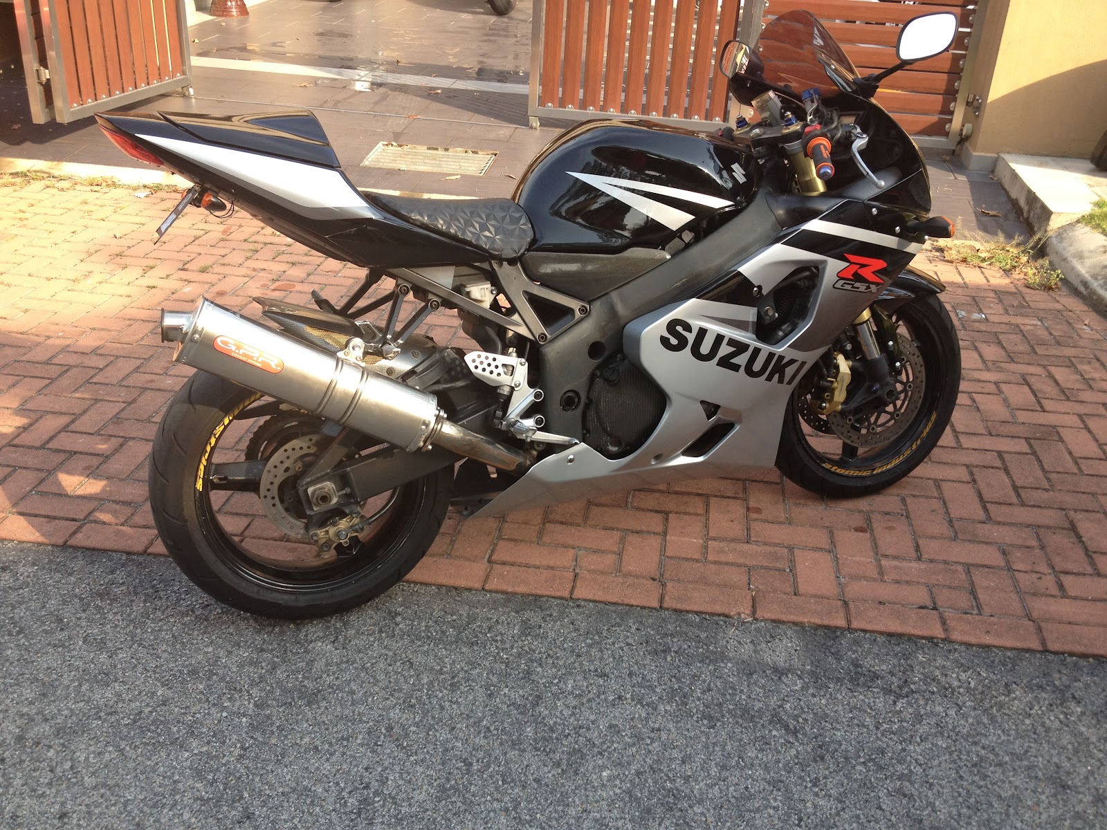 2008 cbr 1000 exhaust Suzuki Gsxr750cc (SOLD)