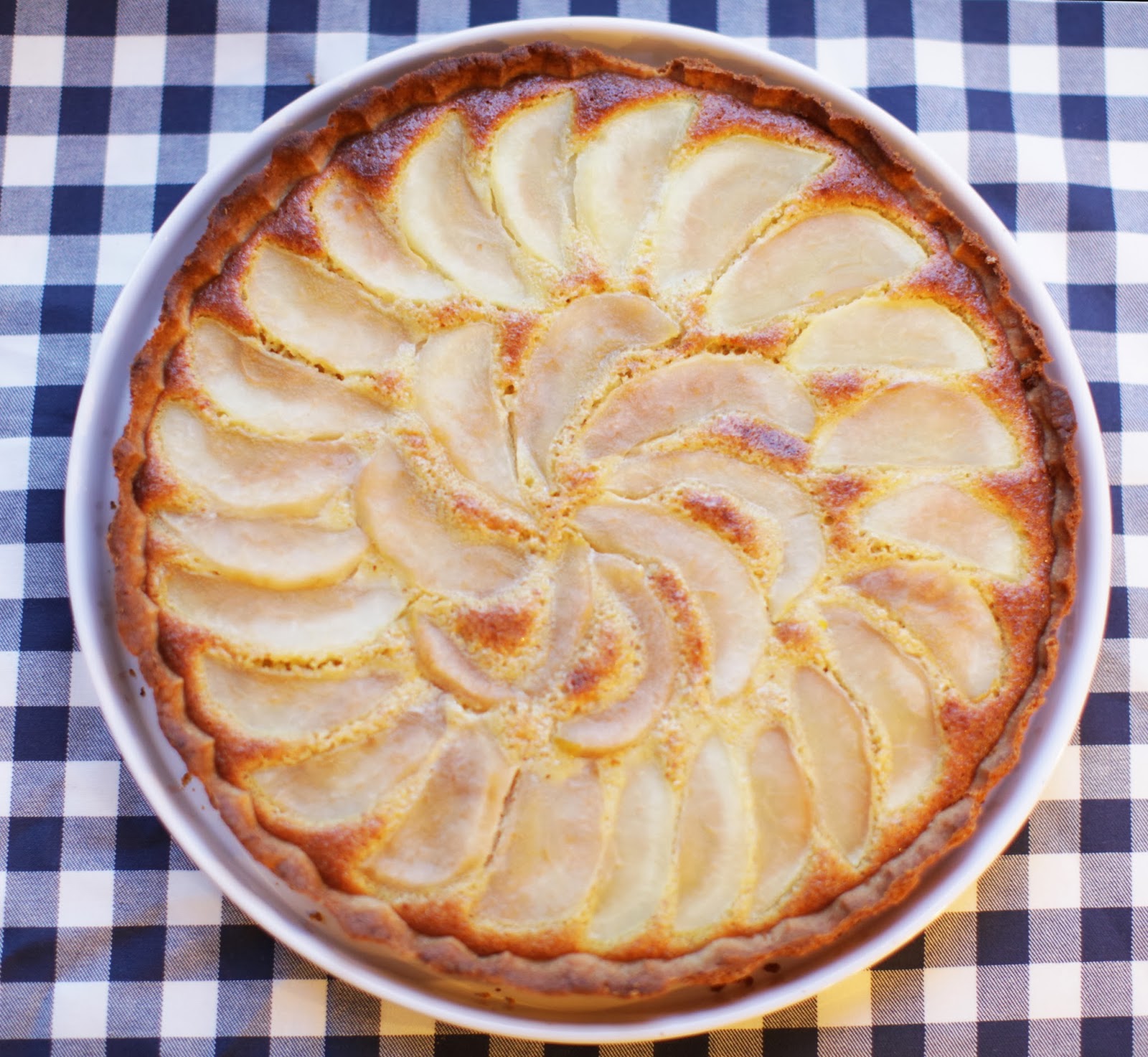 http://our-favorite-apple-pie.blogspot.com/2014/01/migdaowa-tarta-z-gruszkami.html