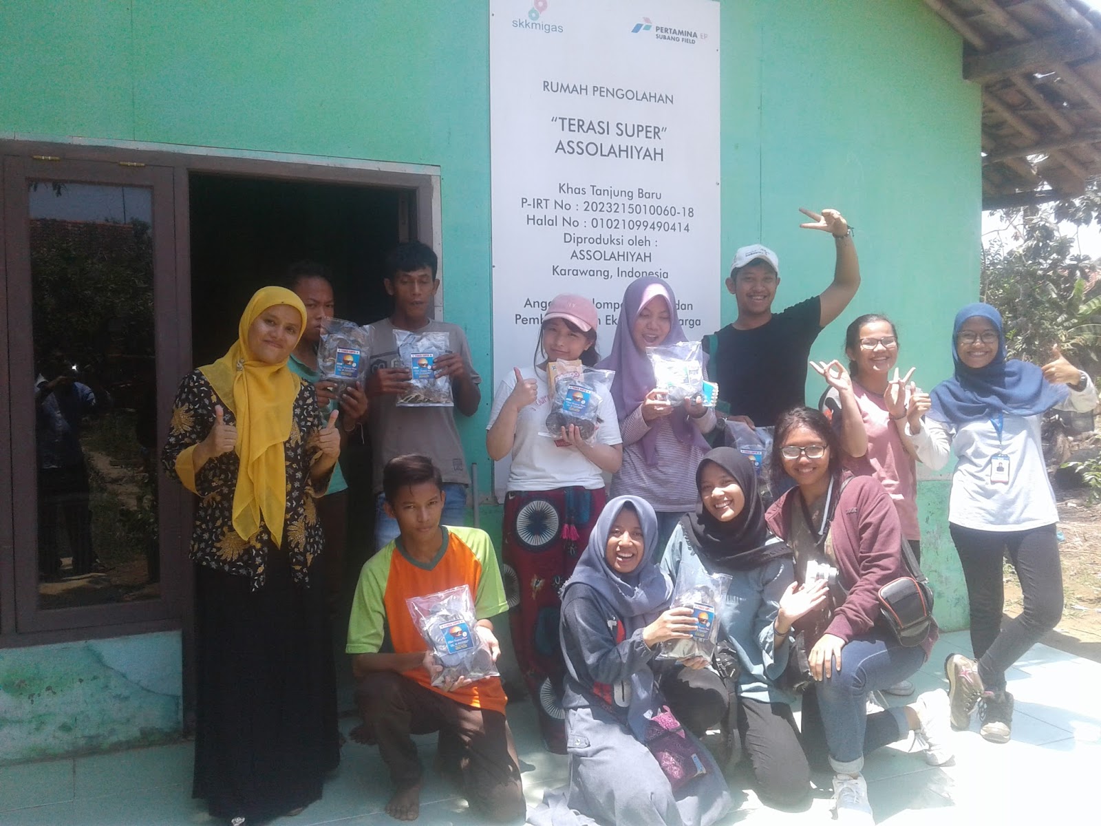 pembedayaan masyarakat ke Pusat Kegiatan Belajar Masyarakat PKBM Assolahiyah Karawang di Kampung Cilempung Cilamaya Kulon Sabtu 23 9 2017