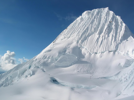 gambar gunung, foto pegunungan indah dan spektakuler