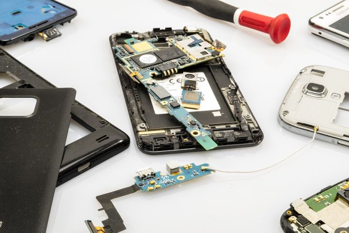 Imagen taller de reparación de teléfonos celulares