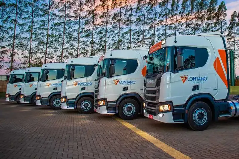 Frota de caminhões Scania da Lontano Transportes