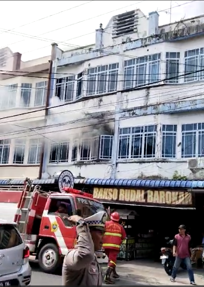 Toko Penjual Rokok Elektrik di Karimun Terbakar, Penyebab Kebakaran Masih belum Diketahui