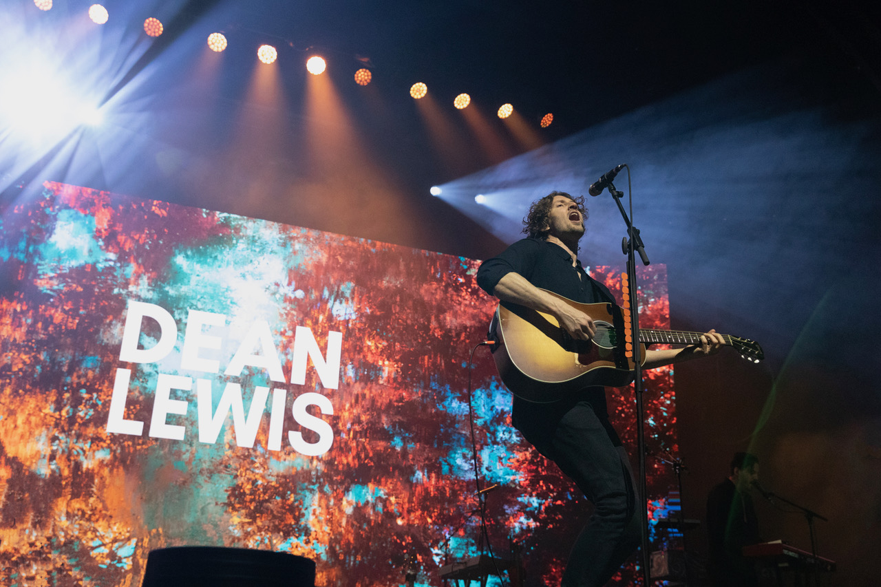 Dean Lewis @ the Chase Center (Photo: Sean Reiter)