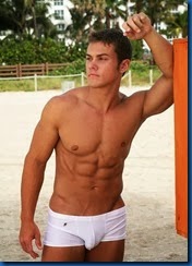 HOMEM GOSTOSO DE CUECA BRANCA 003