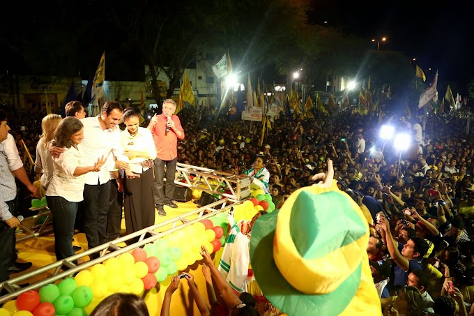 Paulo e Marina comandam emocionante comício em Caruaru