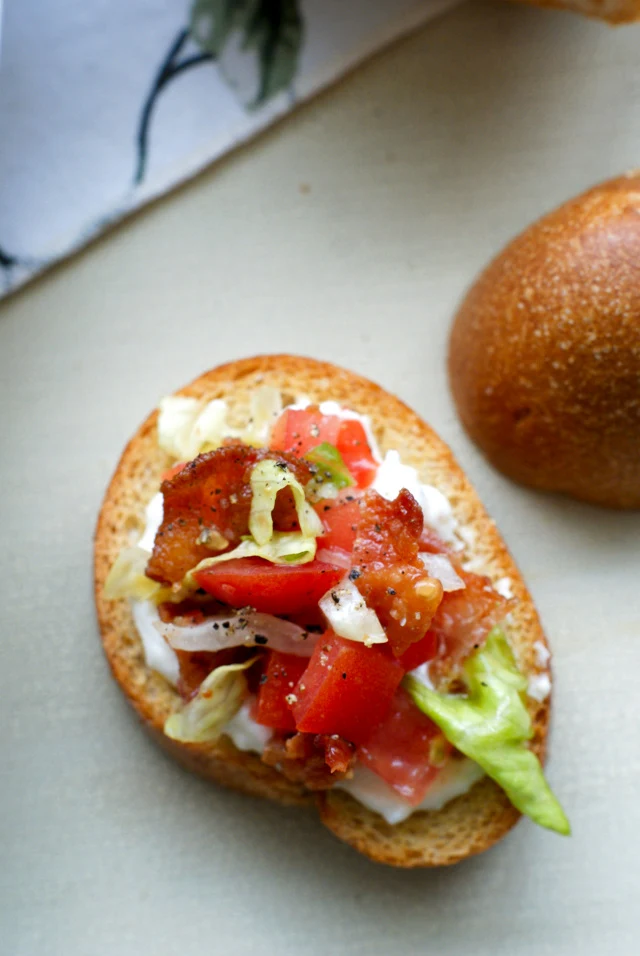 BLT Bruschetta with Goat Cheese Mayo | thetwobiteclub.com