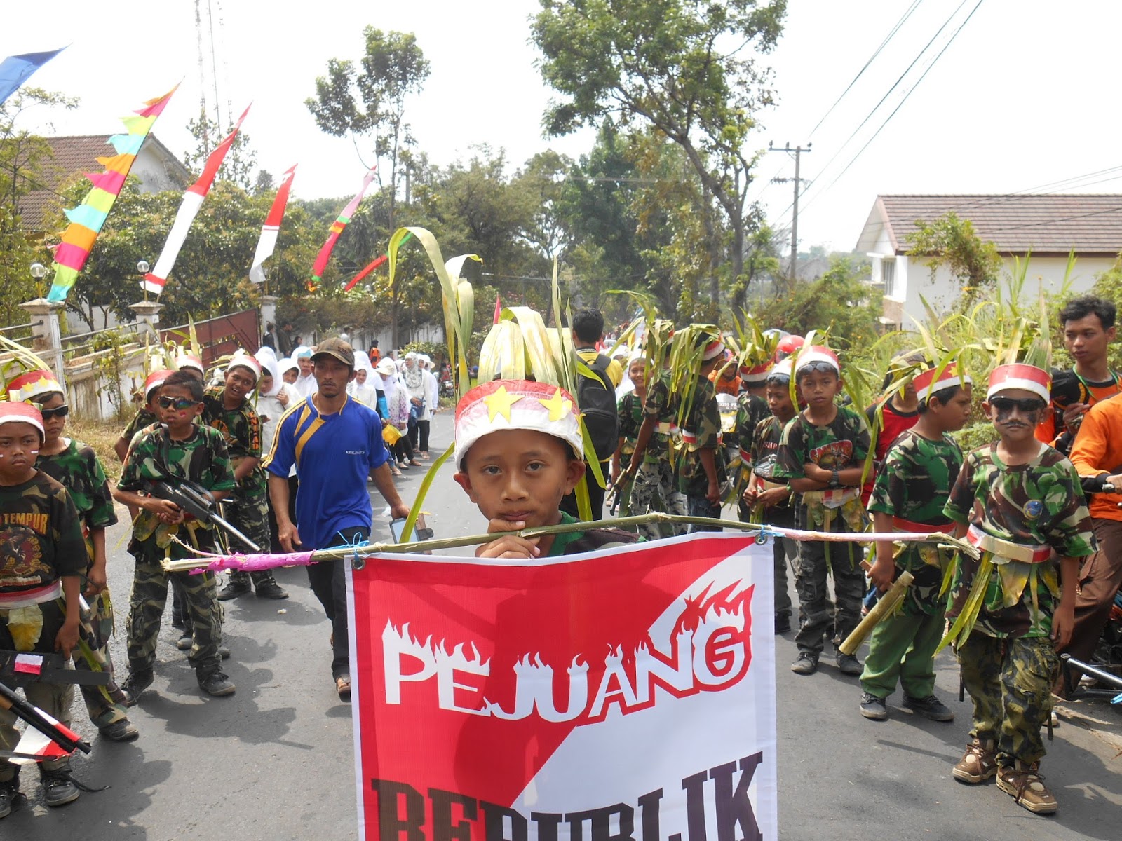 MI AL HUDA PADUSAN MERIAHKAN KARNAVAL HUT RI KE 70 