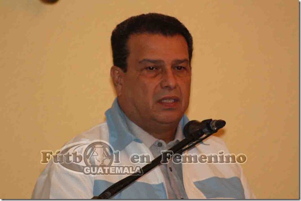 lic. Dennis Alonzo ministro de educacion de Guatemala