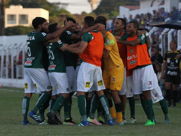 Coritiba vence e está à meio passo da final do Paranaense