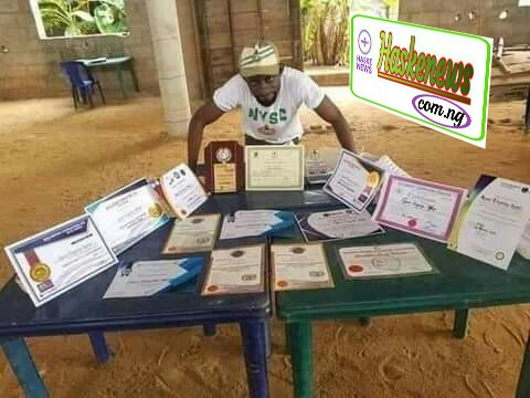 Struggle: Congratulate To This Young Nigerian Graduate with 101 Sabificate