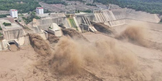 Guarda: Due dighe nella Mongolia interna della Cina crollano dopo una forte pioggia