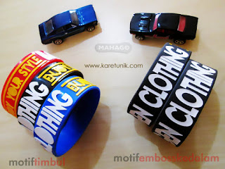 JUAL DAN BIKIN GELANG KARET JUAL WRISTBAND CUSTOM