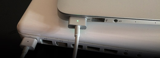 Macbook Air 2013年モデルのMagSafe（マグセーフ）