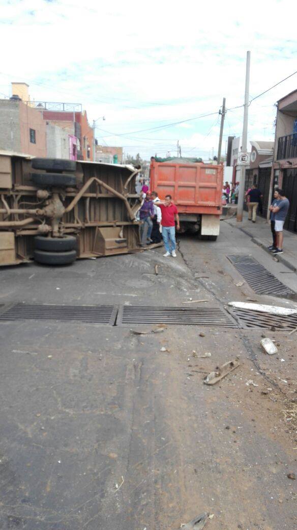 Hizo chuza volteo  y dejó 14 lesionados