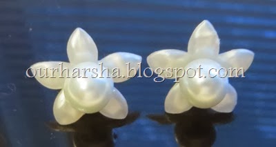 White flower Ear Stud (3)