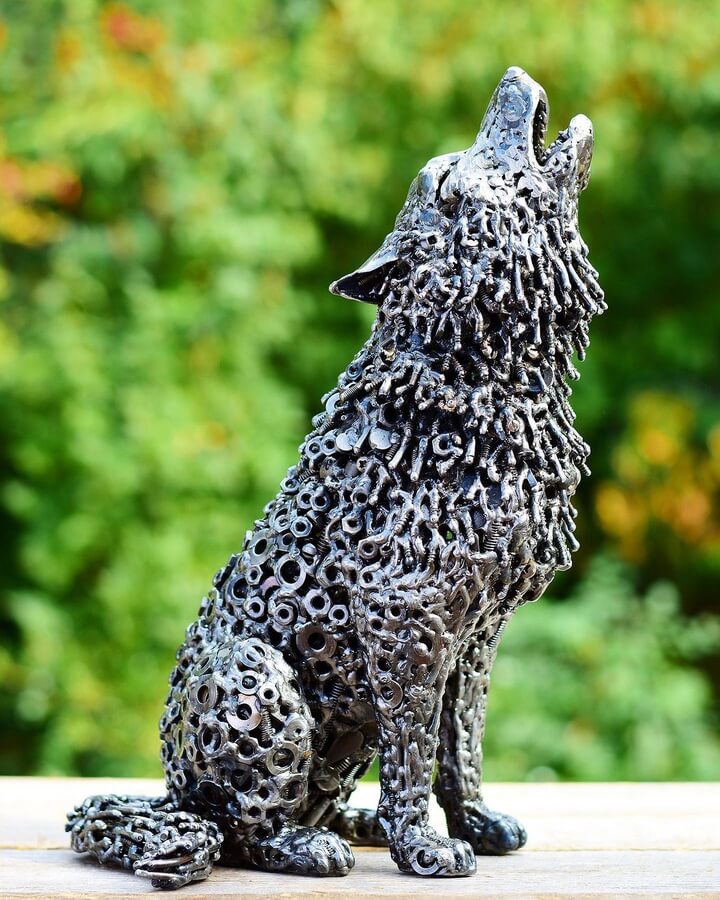 06-Wolf-howling-Animal-Sculptures-Brian-Mock-www-designstack-co