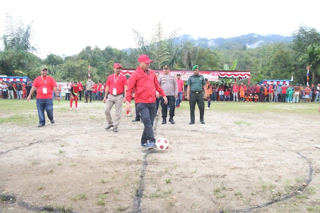  Bupati Taput Buka Turnamen Sepak Bola  U-15 Antar Desa se-Kecamatan Adiankoting 