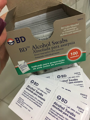 caixa de alcohol swabs da marca BD