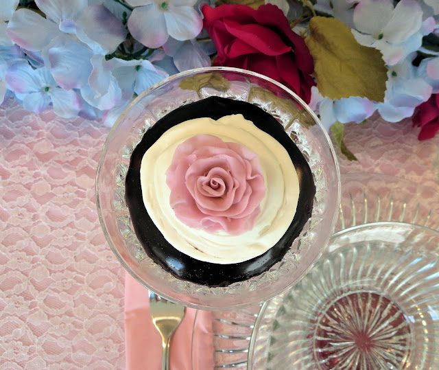 Fondant Rose Cupcakes - Single Cupcake in Glass Dish - Overhead View