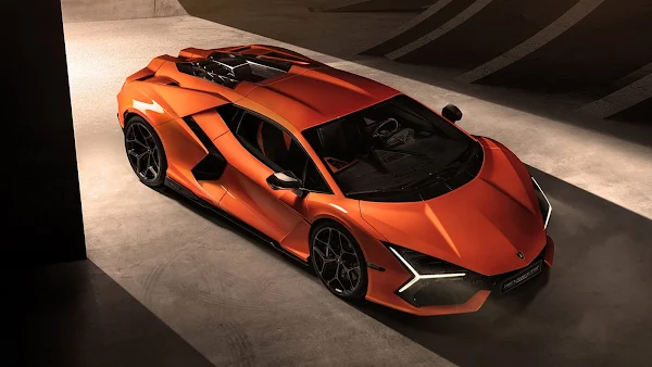 2024 Lamborghini Revuelto,