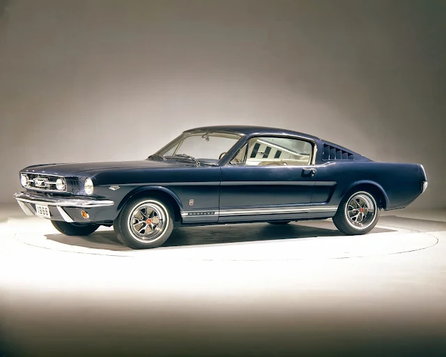 Ford Mustang 66 / AutosMk