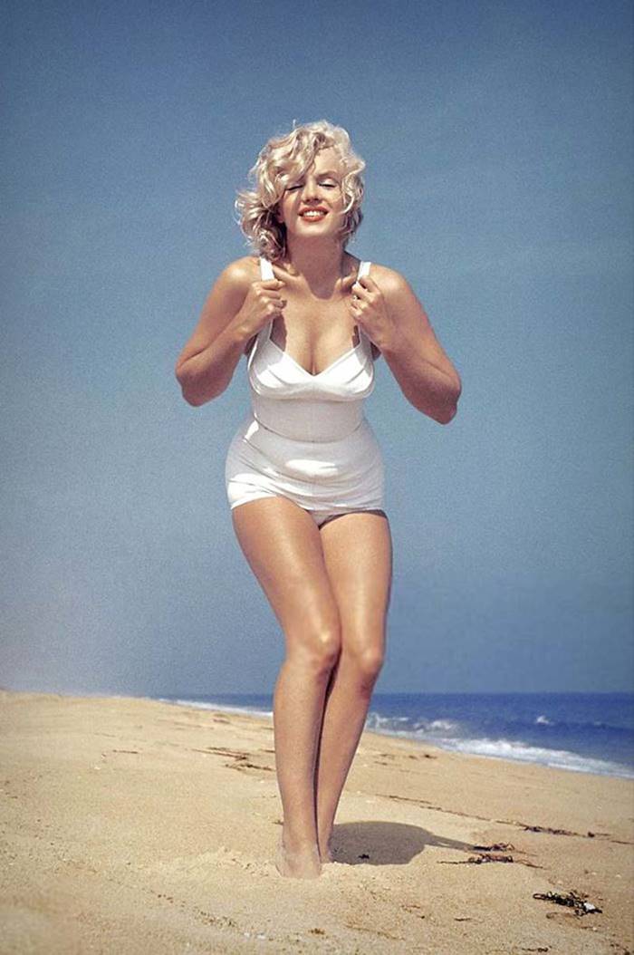 Marilyn Monroe, photographer Sam Shaw arranged for the actress a photo shoot on the beach in Amagansett, New York
